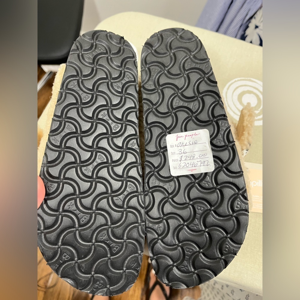 BIRKENSTOCK Arizona Big Buckle Shearling
Shearling - Teddy Eggshell - Picture 5 of 5